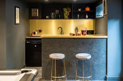 Ultimate Glam, Vintage Central Pad. Cool 70S Bar. Bournemouth United Kingdom