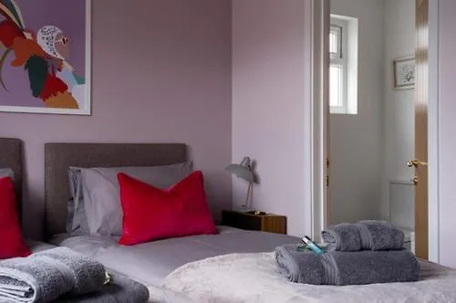 Ultimate Glam, Vintage Central Pad. Cool 70S Bar. Bournemouth Holiday home