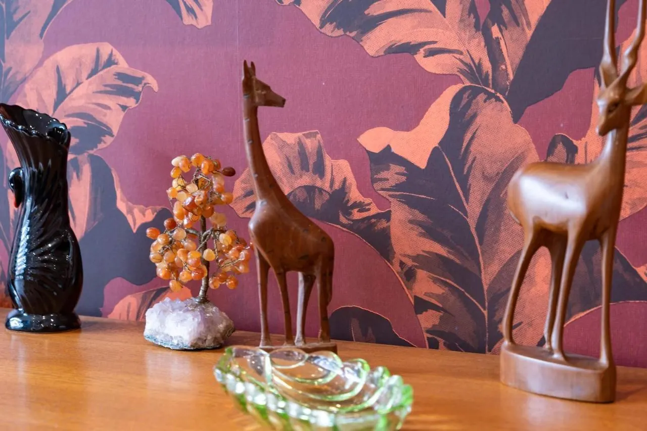 Ultimate Glam, Vintage Central Pad. Cool 70S Bar. Bournemouth Holiday home