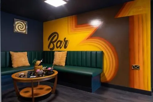 Ultimate Glam, Vintage Central Pad. Cool 70S Bar. Bournemouth